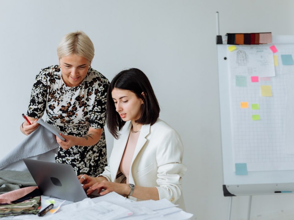 Différentes générations se côtoient sur le lieu de travail